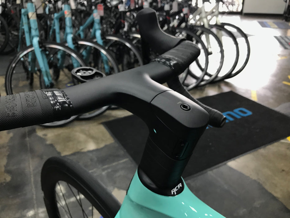 Bianchi Oltre XR4 Disc Sram Rival AXS HollowGram Carbon Wheels - 2023