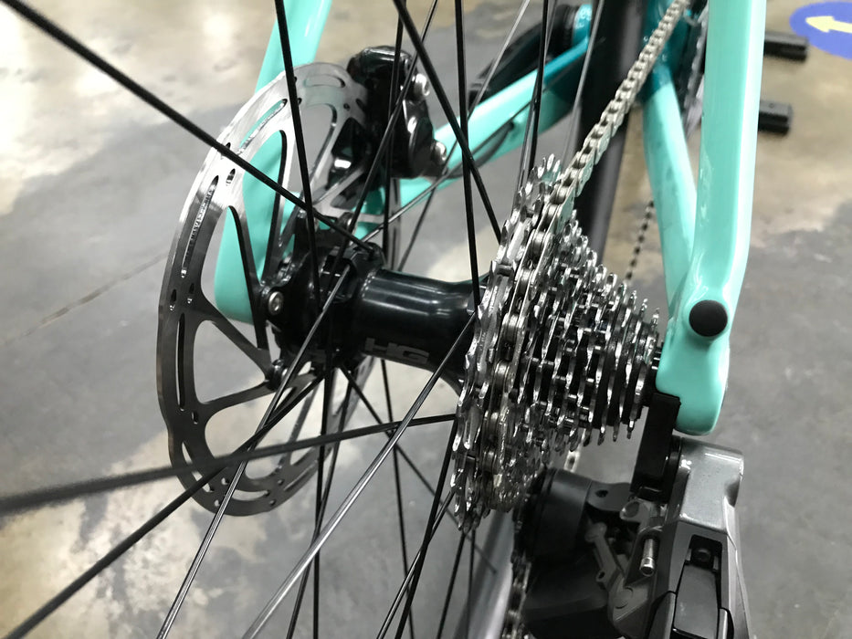 Bianchi Oltre XR4 Disc Sram Rival AXS HollowGram Carbon Wheels - 2023