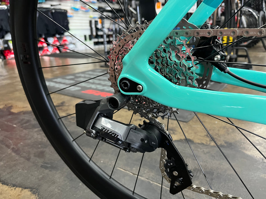 Bianchi Oltre XR4 Disc Sram Rival AXS HollowGram Carbon Wheels - 2023