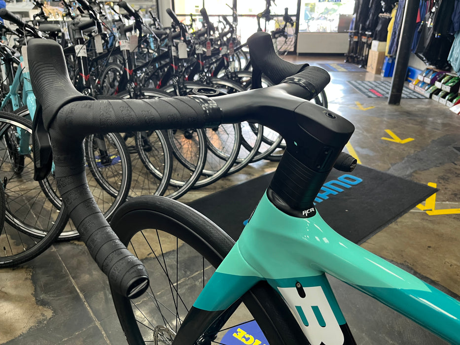 Bianchi Oltre XR4 Disc Sram Rival AXS HollowGram Carbon Wheels - 2023