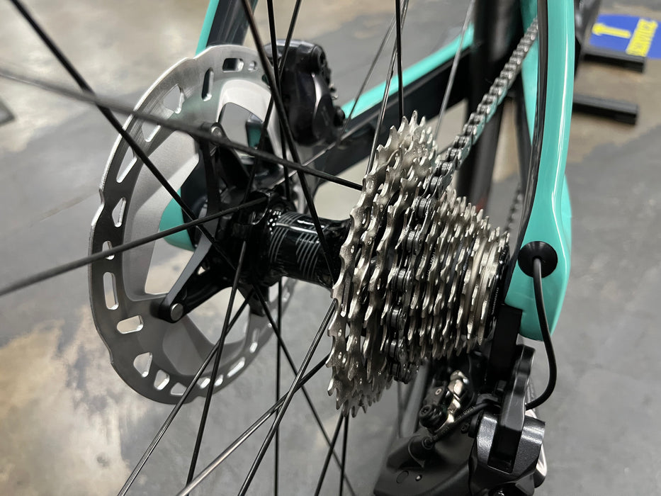 Bianchi Oltre Comp Shimano Ultegra Di2 12 Speed - Celeste 2023