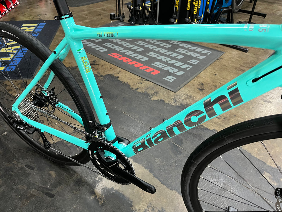 Bianchi Via Nirone 7 Shimano 105 Disc - 2024