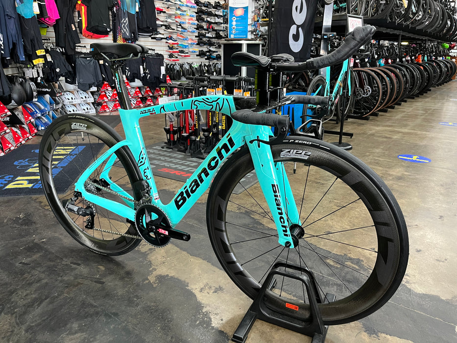 Bianchi Aquila CV SRAM Rival eTap AXS ZIPP 404 Firecrest Wheels - Celeste 2023