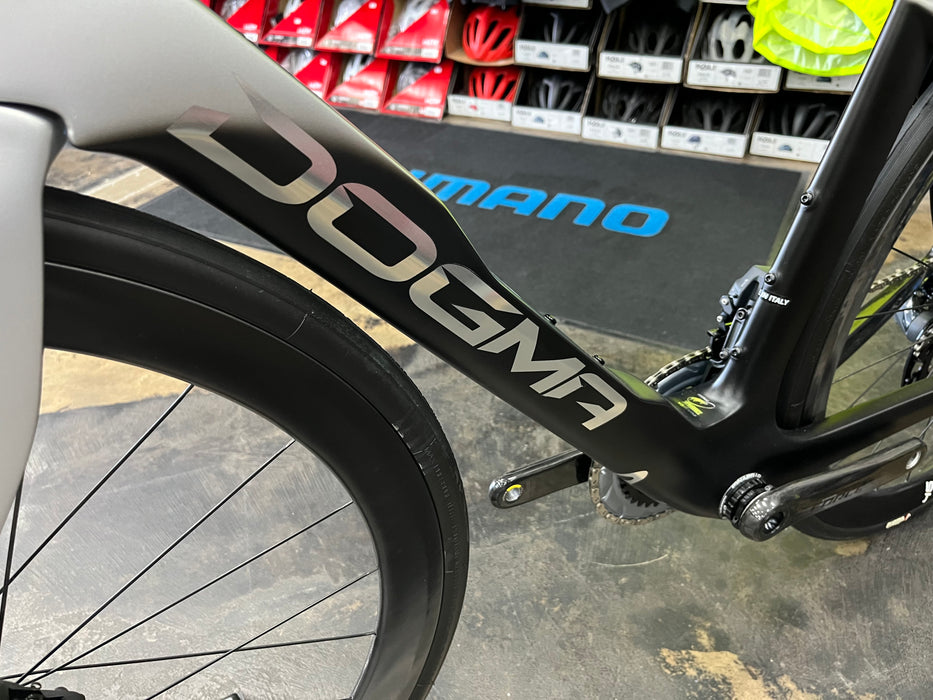 Pinarello Dogma F Disc SRAM Force eTap AXS - Enve Foundation 45 - Plutonium Flash 2024