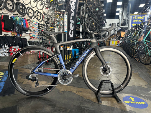 Pinarello Dogma F Disc SRAM Red eTap AXS - Enve Foundation 45 - 2024