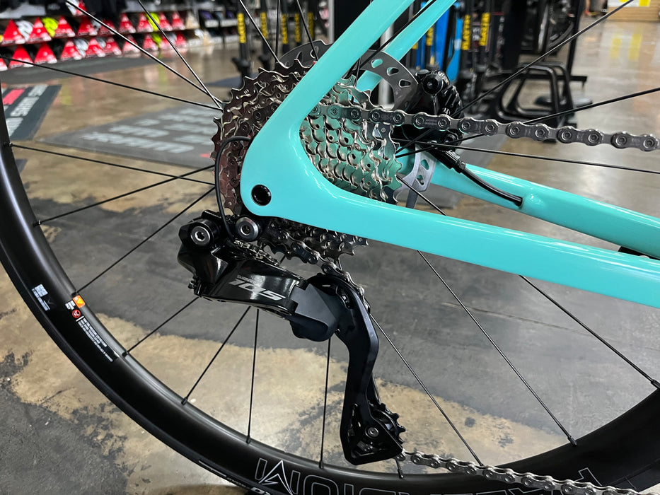 Bianchi Specialissima Shimano 105 Di2 - 2024