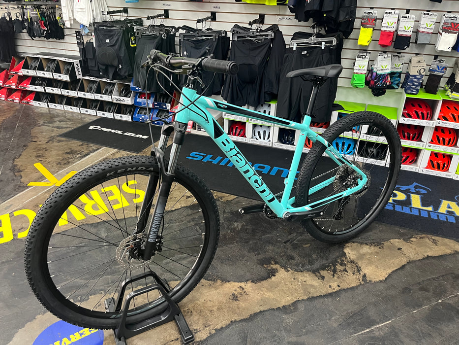 Bianchi Magma 9.0 Shimano Deore - Celeste 2022