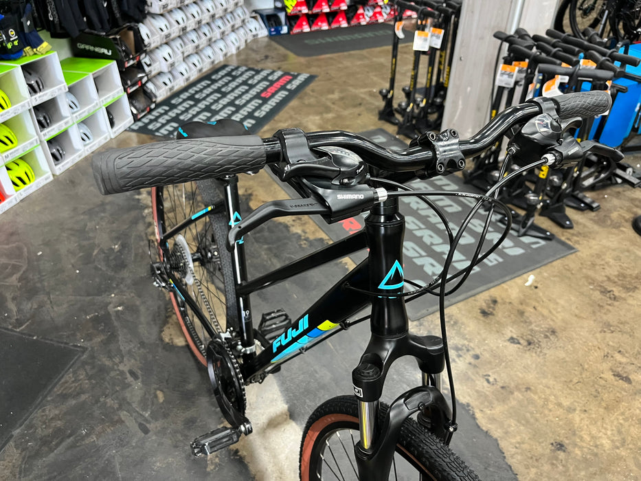 Fuji Traverse 1.7 ST Shimano Tourney - Satin Black 2022 DEMO