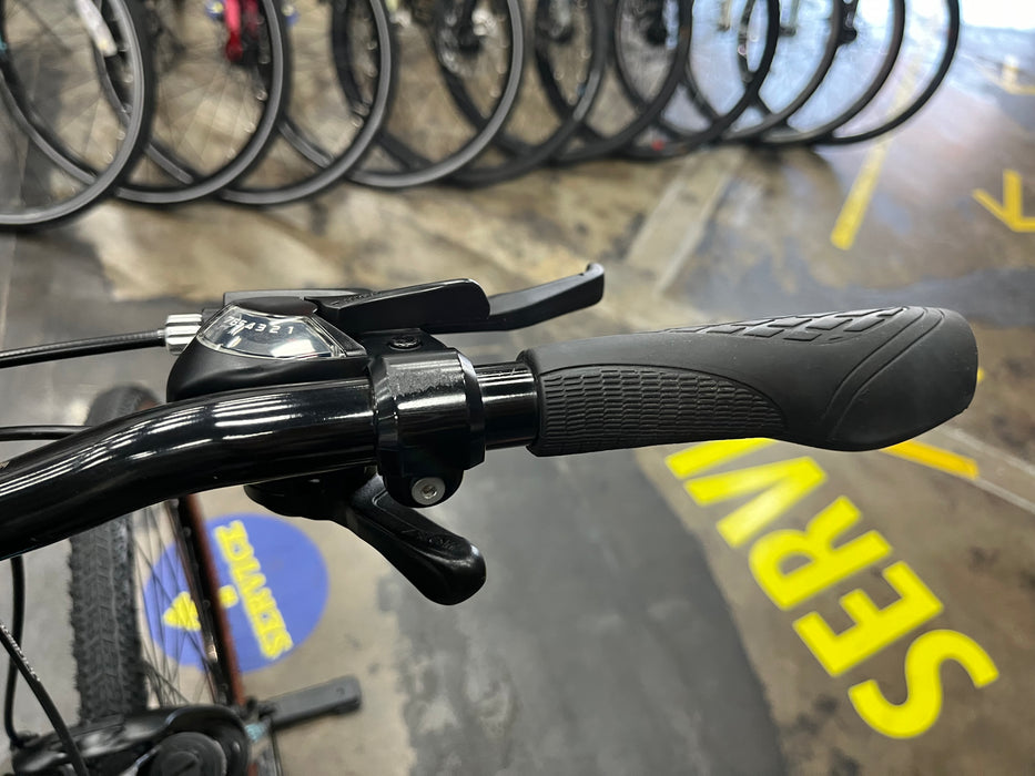 Fuji Traverse 1.7 ST Shimano Tourney - Satin Black 2022 DEMO