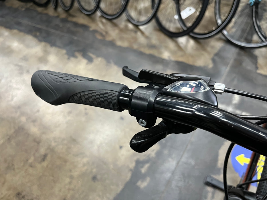 Fuji Traverse 1.7 ST Shimano Tourney - Satin Black 2022 DEMO