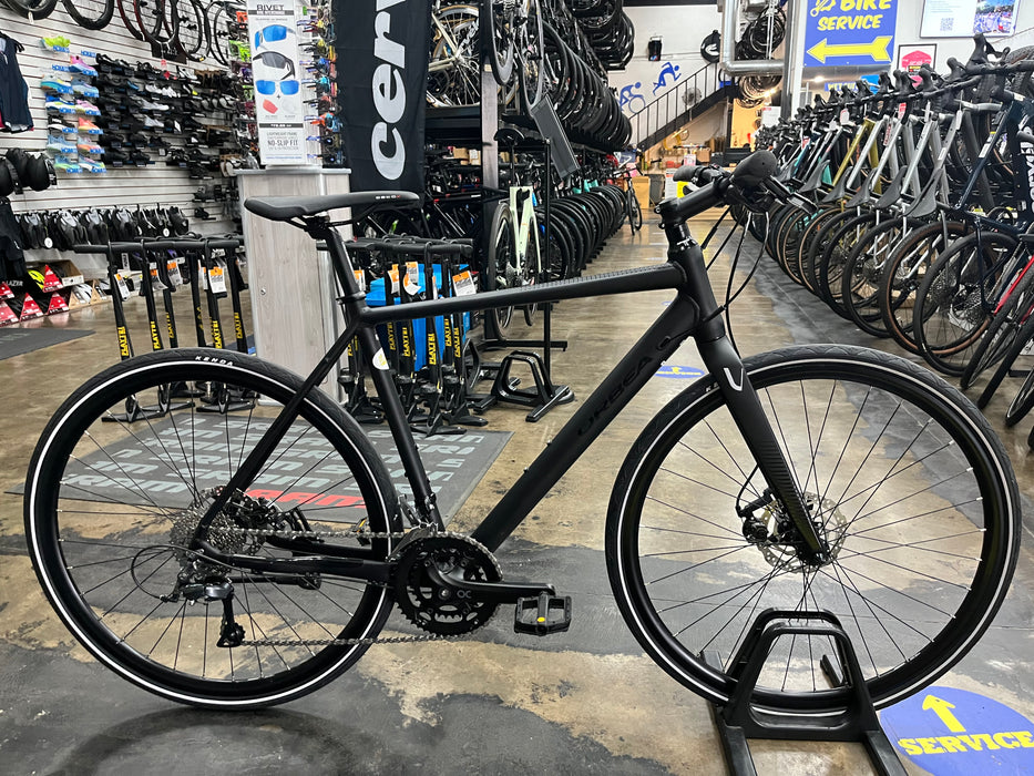 Orbea Vector 30 Shimano Claris 8 Speed - Black 2019 USED