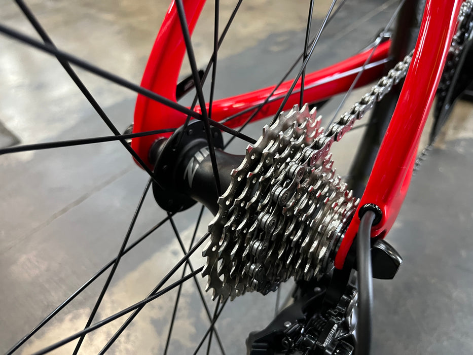 Pinarello Gan Rim Shimano 105 11 Speed - ZIPP 404 Firecrest Wheelset - Red 2023