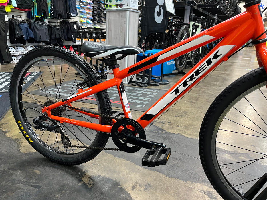 Trek MT200 24" Mountain Bike Shimano Tourney - Orange 2014 USED