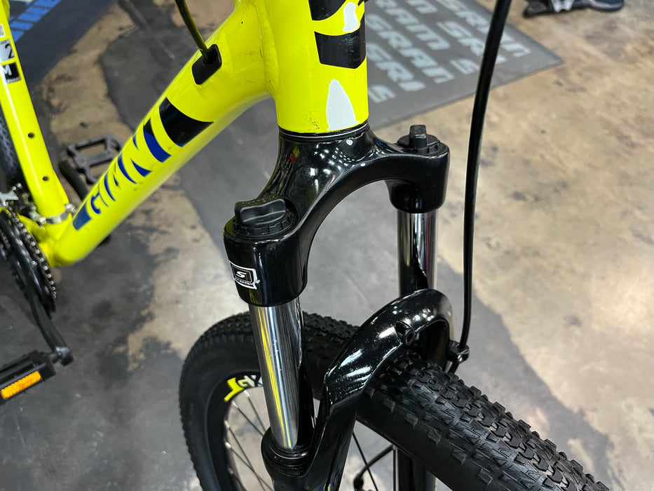 Giant ATX 2 Shimano Tourney - Yellow/Blue 2018 USED