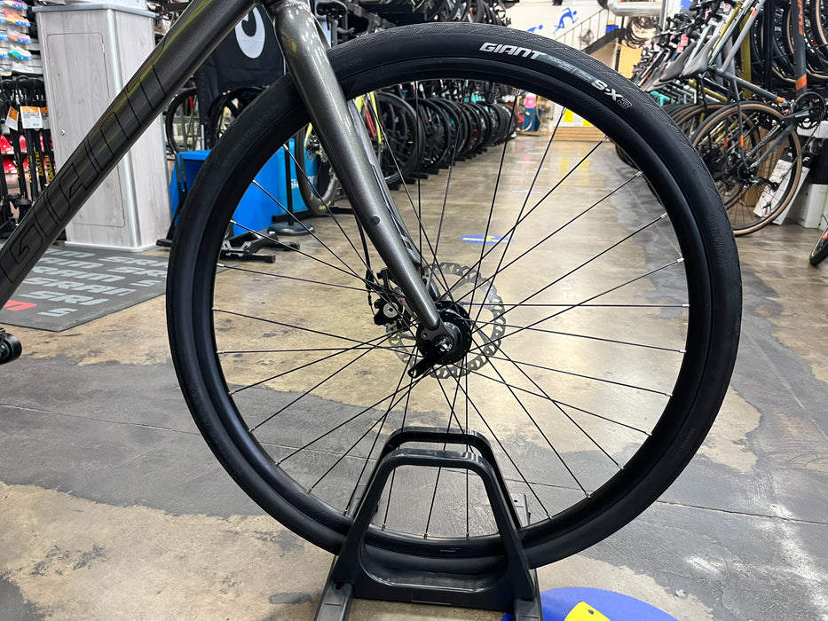 Giant Escape 3 Disc Shimano Tourney - Metallic Black 2022