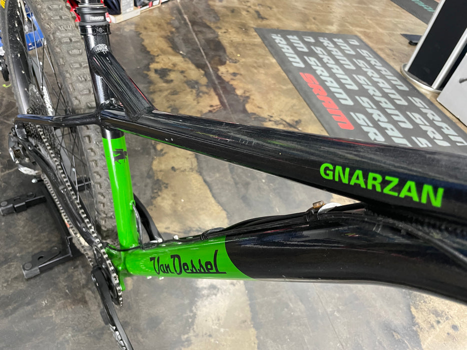 Van Dessel Gnarzan SRAM Eagle GX - Black/Green 2022 DEMO