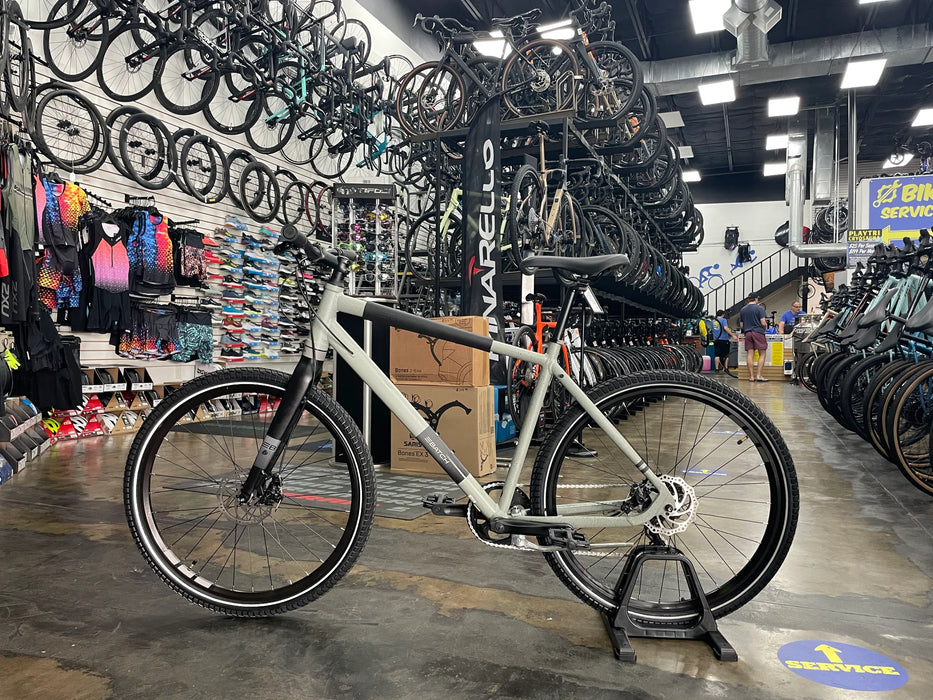 Batch The Urban Bike 27.5" Shimano Tourney - 2022