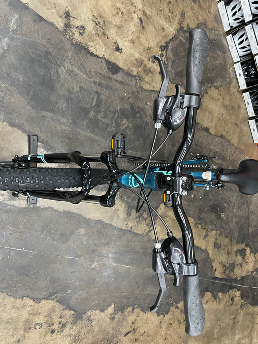 Fuji Adventure 27.5 ST Disc Shimano Tourney 7 Speed - Teal 2022