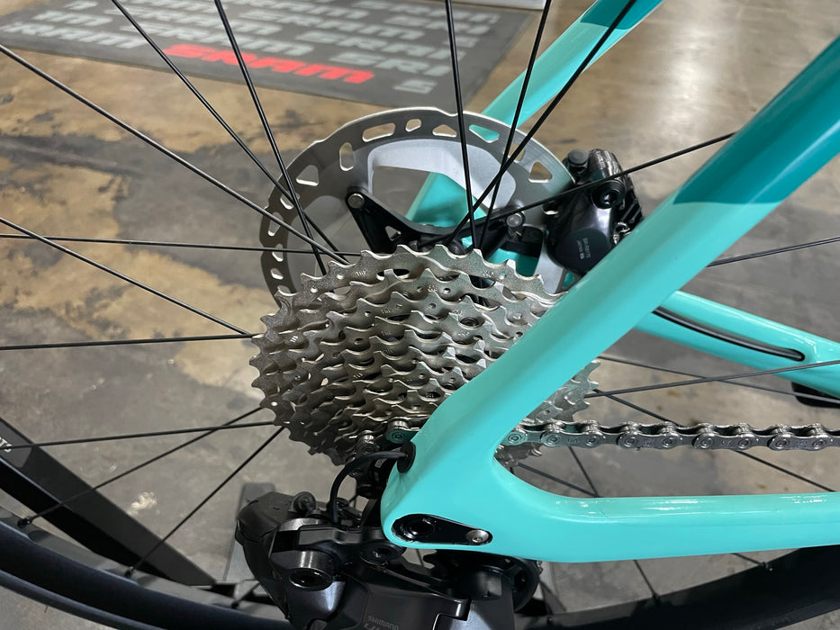 Bianchi Infinito Disc Ultegra Di2 12 Speed - Celeste/Dark Turquoise 2023