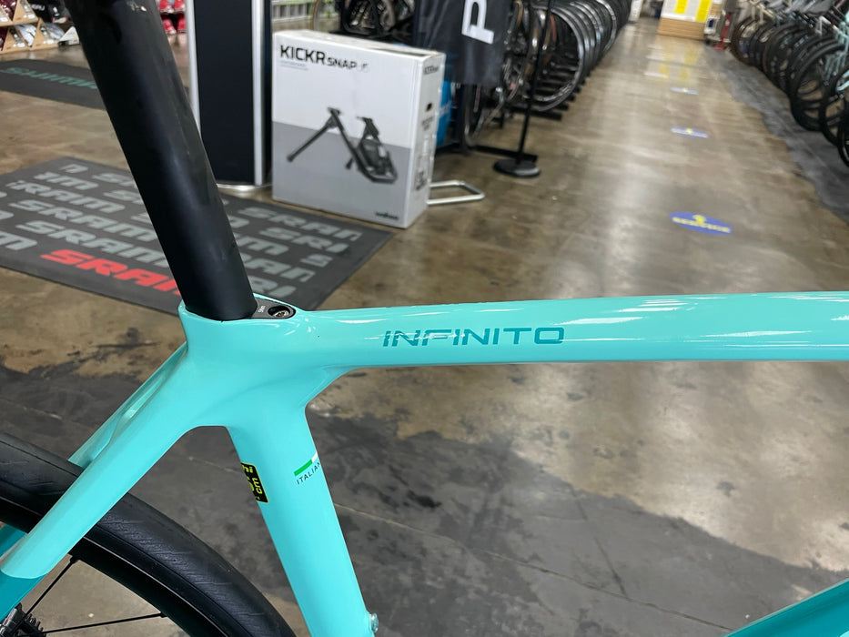 Bianchi Infinito Disc Ultegra Di2 12 Speed - Celeste/Dark Turquoise 2023