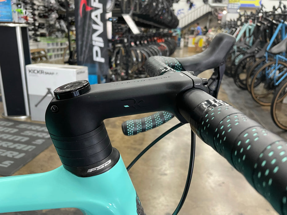 Bianchi Infinito Disc Ultegra Di2 12 Speed - Celeste/Dark Turquoise 2023