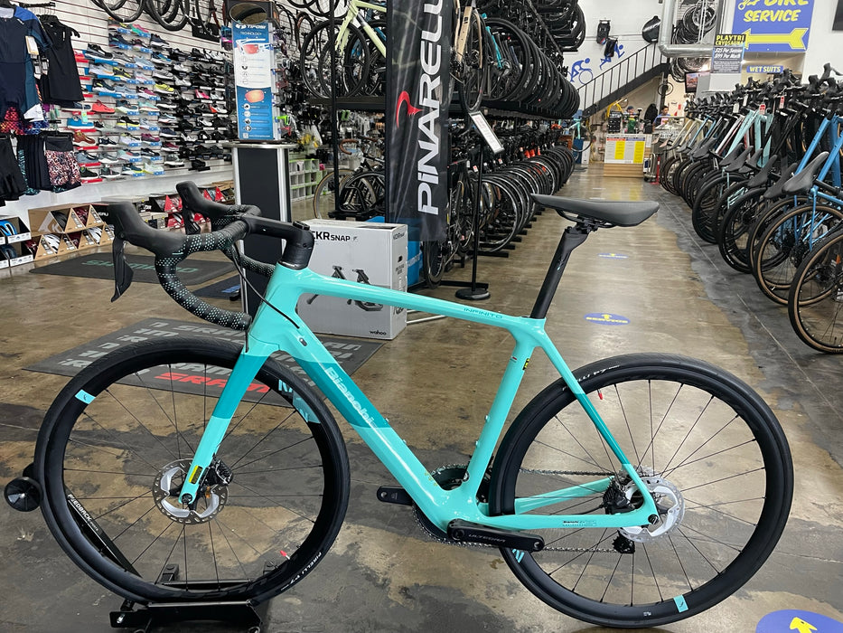 Bianchi Infinito Disc Ultegra Di2 12 Speed - Celeste/Dark Turquoise 2023