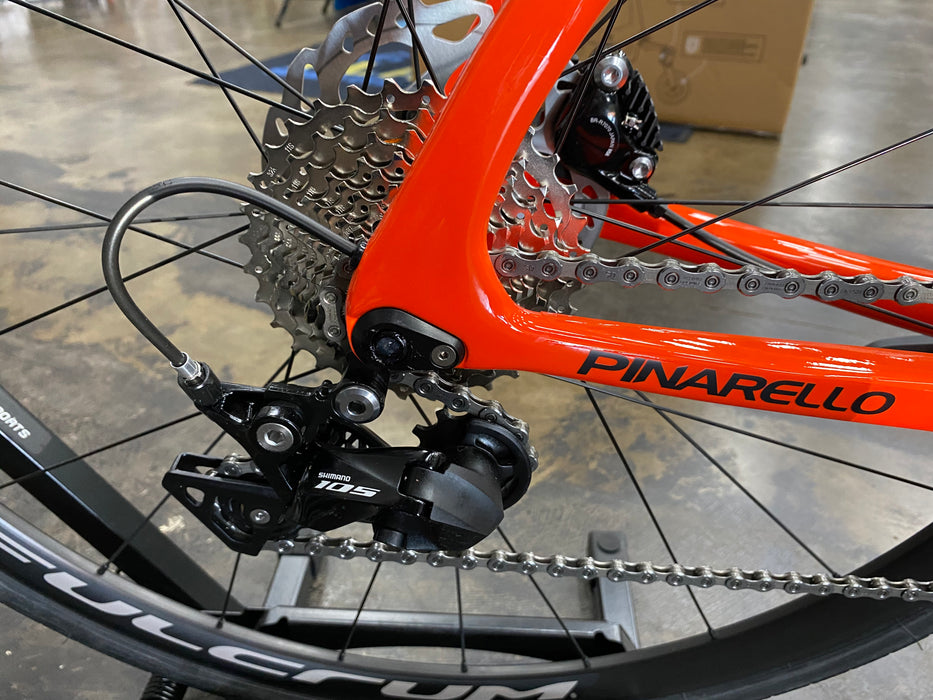 Pinarello Paris Shimano 105 - Orange 2023