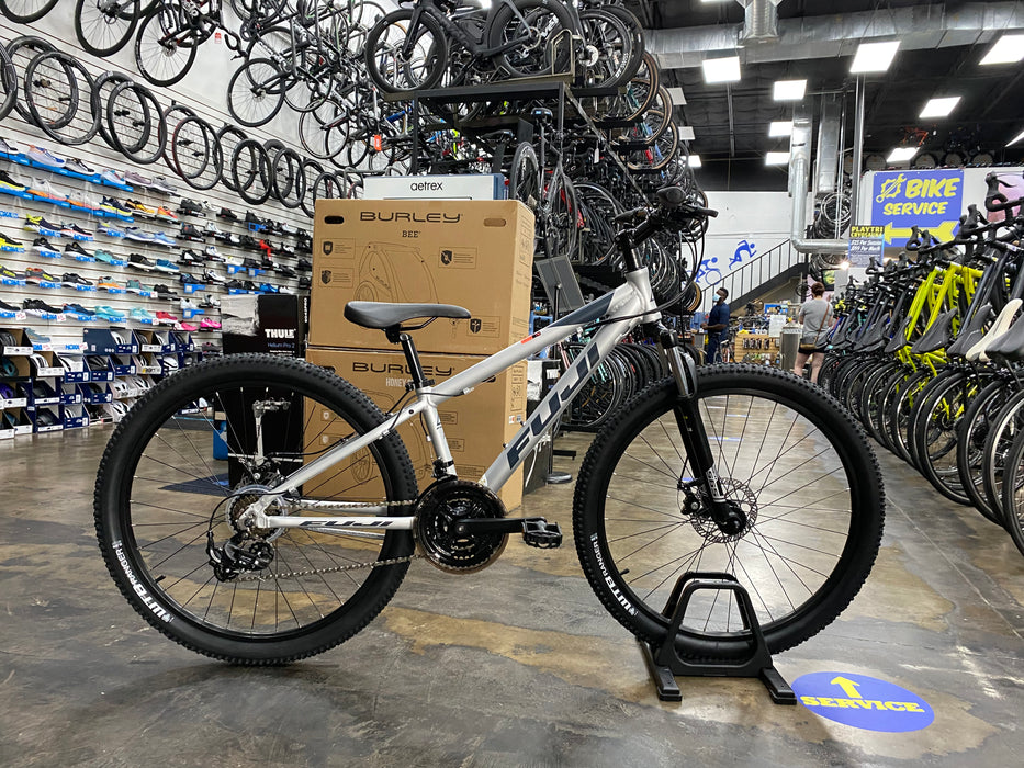 Fuji Adventure 27.5 Shimano Tourney - Satin Silver 2022