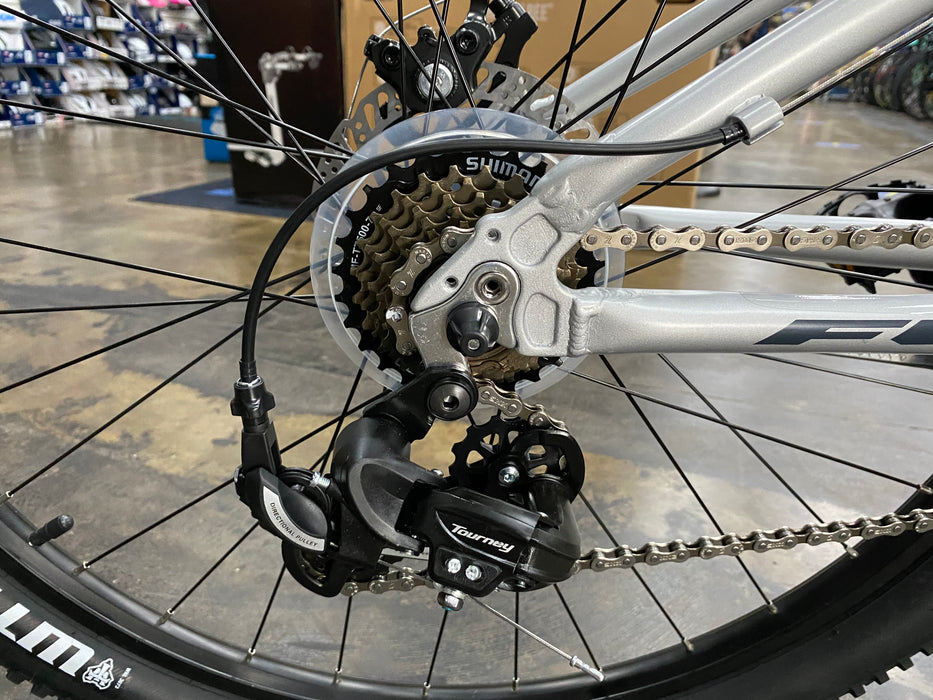 Fuji Adventure 27.5 Shimano Tourney - Satin Silver 2022