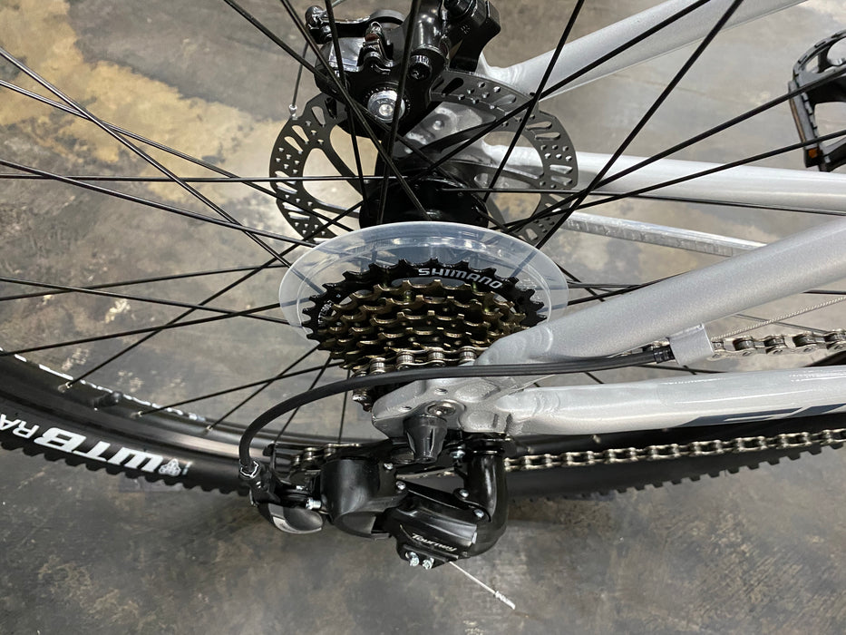 Fuji Adventure 27.5 Shimano Tourney - Satin Silver 2022