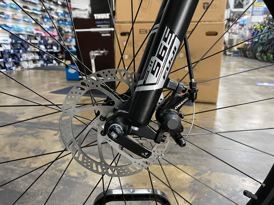 Fuji Adventure 27.5 Shimano Tourney - Satin Silver 2022