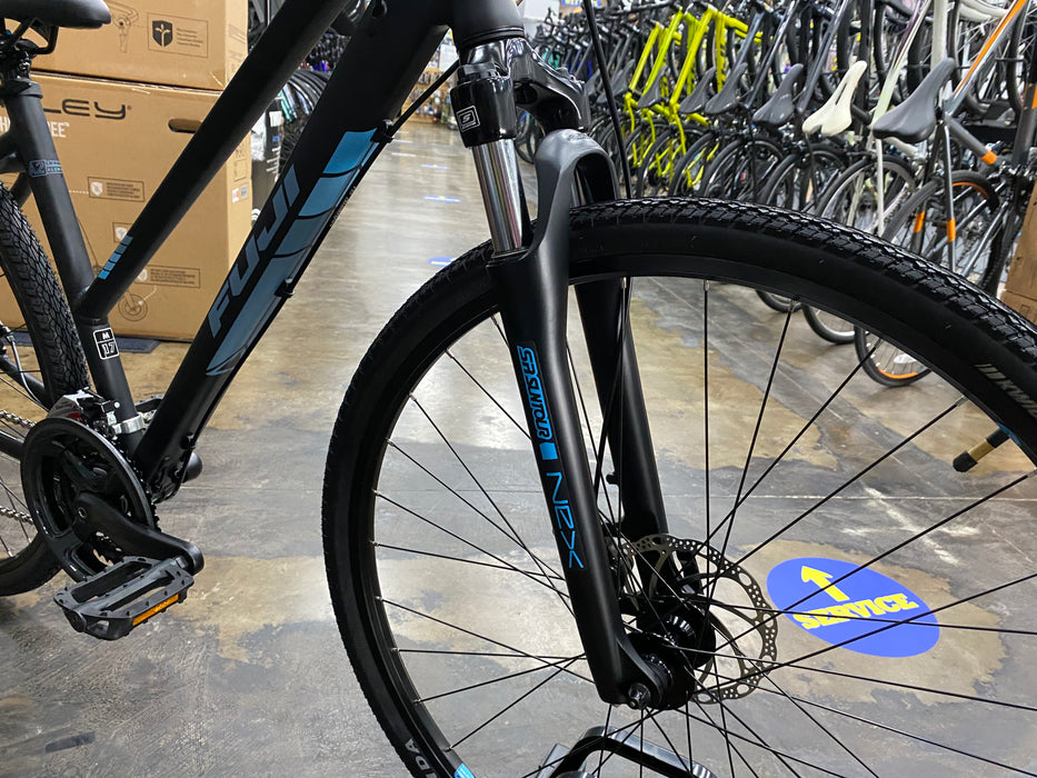 Fuji Traverse 1.7 ST Disc Shimano Tourney 7 Speed - Satin Black/Cyan 2022