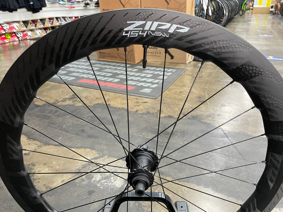 Zipp 454 NSW Tubeless Disc-Brake Carbon Wheelset