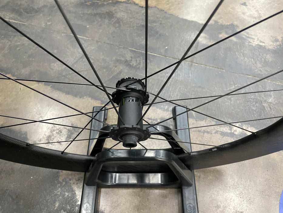 Zipp 858 NSW Tubeless Disc-Brake Carbon Wheelset