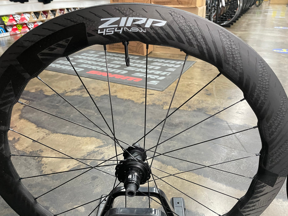 Zipp 454 NSW Tubeless Disc-Brake Carbon Wheelset