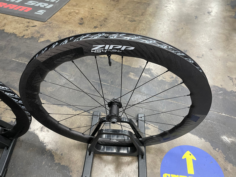 Zipp 454 NSW Tubeless Disc-Brake Carbon Wheelset