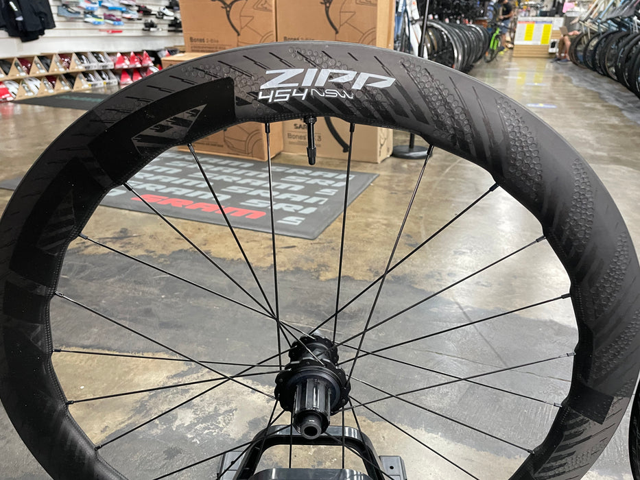 Zipp 454 NSW Tubeless Disc-Brake Carbon Wheelset