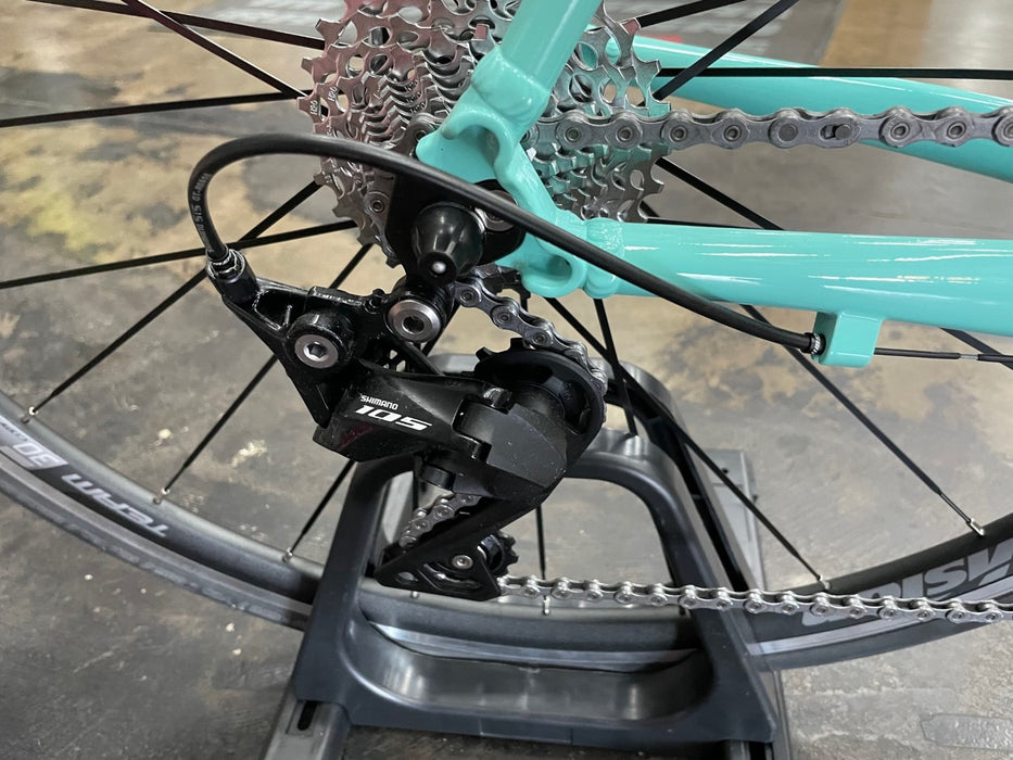 Bianchi Via Nirone 7 Shimano 105 11 Speed - Celeste 2023