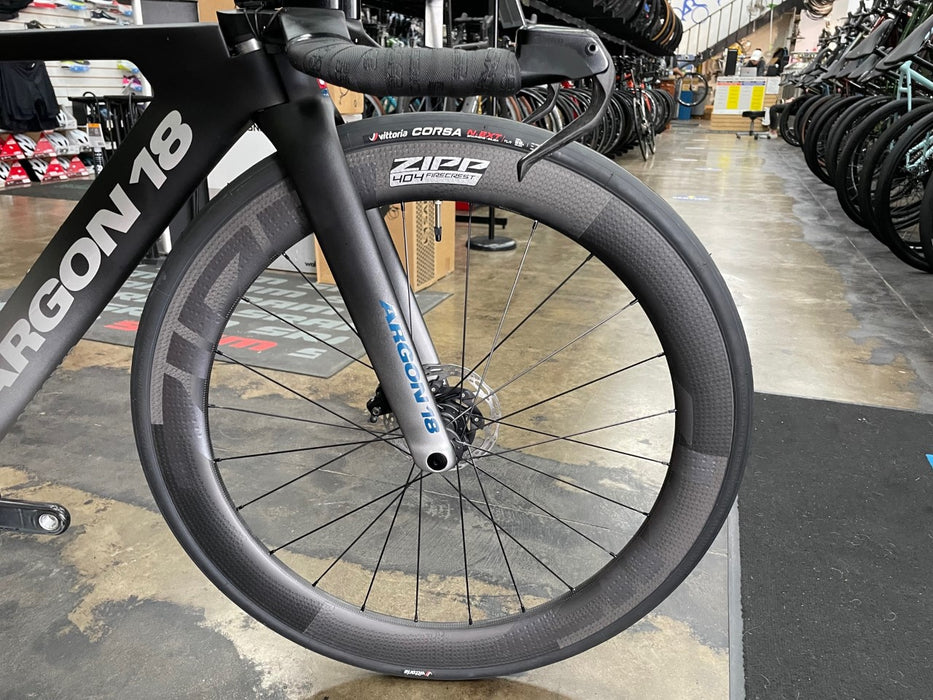 Argon 18 E-118 Tri+ Disc SRAM Red eTap AXS / Zipp 404 Firecrest - Black Frozen To Grey Matte 2023