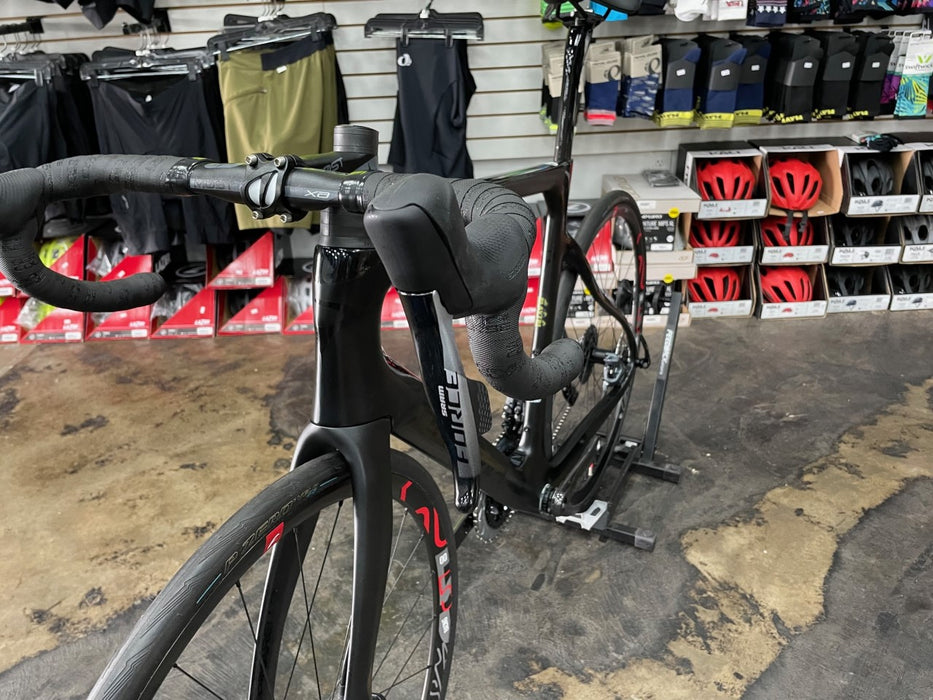 Pinarello Dogma F12 Disc SRAM Force eTap AXS - Fulcrum Racing 5